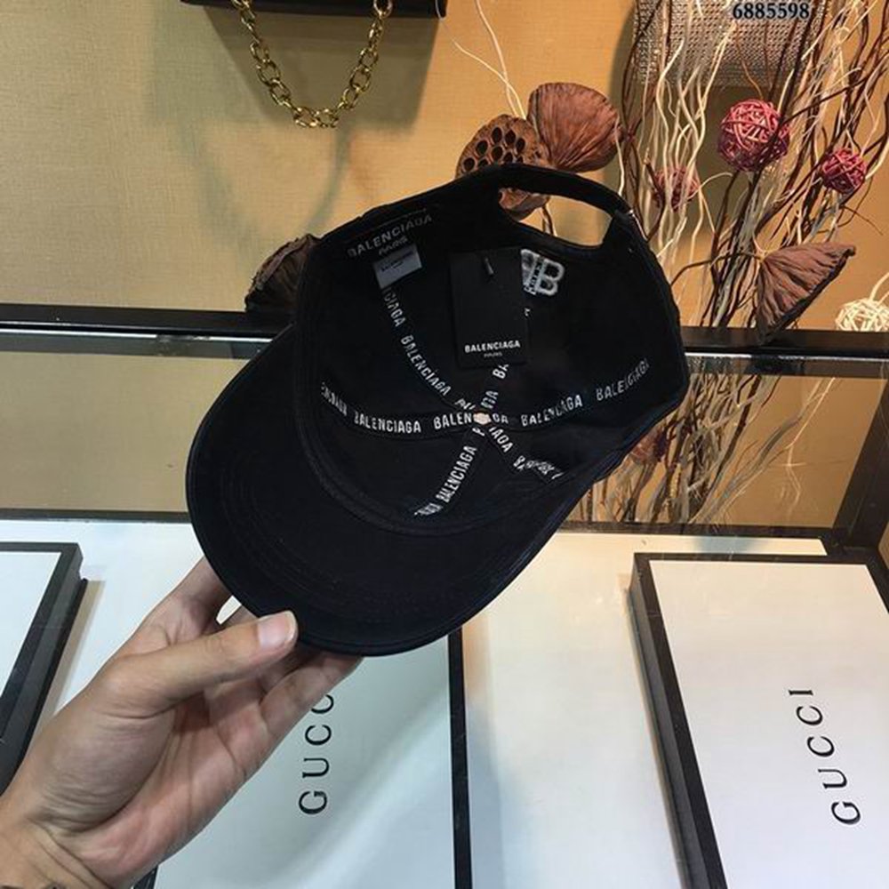Ba*len*cia*ga hat